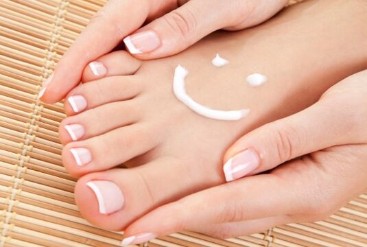 Healthy nails after applying an effective varnish against fungal infection
